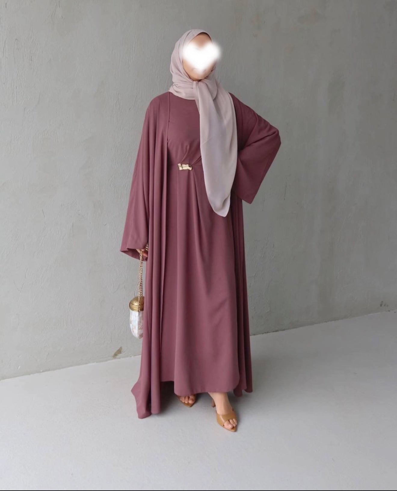 Amira abaya